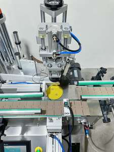 Étiqueteuse compacte à 3 côtés pour conteneurs en forme de prisme, type de bureau, rentable - Product Image 2