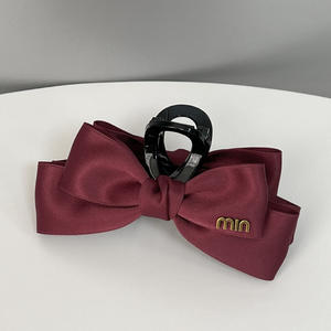 Fermaglio per Capelli Personalizzabile da <span class=keywords><strong>Donna</strong></span> e Ragazza, Grande, Bianco Crema con Fiocco Nero Carino in Raso Lussuoso, con Artigli in Metallo, Accessorio per Capelli Originale - Product Image 6