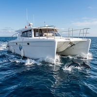 Catamaran de 11,6 m, yacht à moteur, croiseur à deux coques, cabine fermée en fibre de verre blanche, bateau de pêche en mer