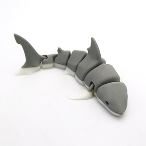 Ornement artisanal en forme de requin multicolore imprimé en 3D, un cadeau, une figurine de collection, un animal à articulations mobiles, cadeau artisanal en plastique - Product Image 4
