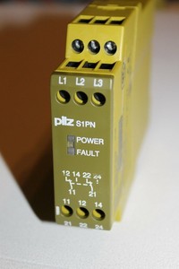 <span class=keywords><strong>Un</strong></span> relais de suivi de phase S1pn 400-500vac 2c/o, neuf et original, avec fonction de détection de panne 890210 Plc - Product Image 1