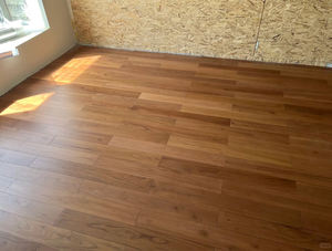 พื้นไม้โรบินีย์เนื้อแข็งขนาด 12 มม. รูปทรงบาง แผ่นไม้เนื้อแข็ง AB ความเสถียรเหนือกว่า ทนไฟ เหมาะสำหรับภายนอกอาคารคลังสินค้า - Product Image 3