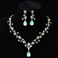 Set Kalung & Anting Berlapis Emas Wanita dengan Kristal Berbentuk Bunga Zircon Ultra-Shimmer untuk Acara Pesta