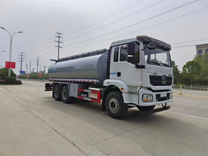 Camion de transport d'eau et de carburant Shacman 6x4 de 20 000 <span class=keywords><strong>litres</strong></span> ; Capacité personnalisable pour les citernes à diesel et à essence. - Product Image 3