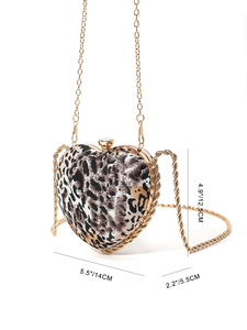 Sac de soirée mini pochette carré en satin tendance avec chaîne, bandoulière, marque de luxe célèbre - Product Image 3