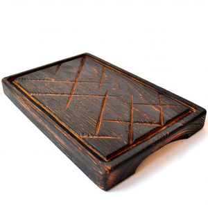 Plateau en bois de chêne clair, épais et solide, fait à la main, un design Unique, pour les steaks - Product Image 1