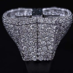 Anillo de diamantes personalizado de excelente calidad con diamante certificado, diseño de joyería elegante para bodas, novias y uso diario, en venta. - Product Image 1