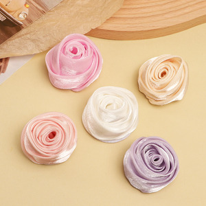 Flor de tela de satén con forma de capullo de rosa de 5 cm para corsage, accesorios de ropa, decoración para el cabello y bolsos de mujer, Primavera 2024, hecho a mano en Jinhua - Product Image 2