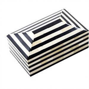 Joyero Rectangular Moderno con Rayas de Resina en Blanco y Negro e Incrustaciones de Hueso, Decorativo, de Resina y MDF - Product Image 1