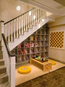 Estantería Abierta Minimalista Moderna, Librería Debajo de <span class=keywords><strong>la</strong></span> Escalera, Estante de Almacenamiento Irregular Personalizado para Ático, Muebles para Apartamentos Dúplex - Product Image 1