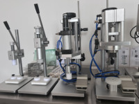 Machine de fabrication de parfum d'entrée de gamme, machine de filtration de parfum, réservoir mélangeur, ligne de remplissage et d'emballage d'huile parfumée