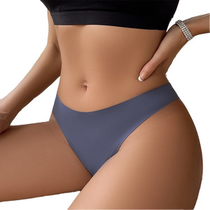 sexy unterwsche xs Sexy frau mit perfekten krper posiert in weien dessous leinwandbilder   bilder Krper, sexy, menschen