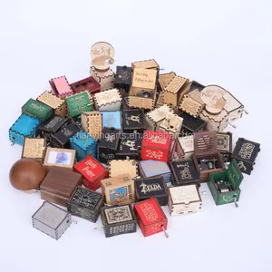 Factory Hot Selling Mini Wooden Music Box With Metal Hand Crank Retro Square Music Box