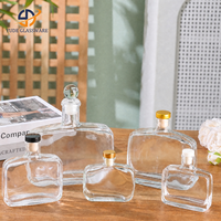 Bouteille diffuseur en verre transparent avec styles décoratifs coordonnés pour les gammes de parfums et les collections de marques