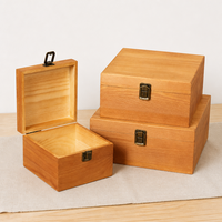 Coffre de rangement de luxe en bois massif avec loquet métallique vintage, boîte cadeau carrée moderne et simple pour l'approvisionnement de marques professionnelles