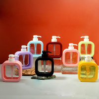 Özel Renk 300ml 500ml Şeffaf Kare PET Pompalı Şişe Yeniden Kullanılabilir El Dezenfektanı Duş Jeli Dağıtıcısı PP Pompalı