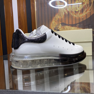 Calzado deportivo casual con amortiguación de aire transparente, moderno y a la moda, con diseño lujoso y detalles multicolor. - Product Image 2