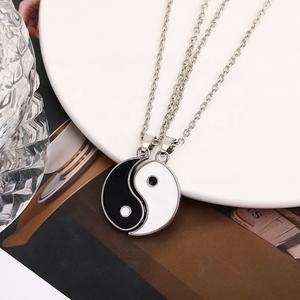 Fabrik preis Großhandel Männer Frauen Schmuck Vergoldet Yin Yang Gespleißt Paar Anhänger Halskette Bff Halskette Für 2 - Product Image 6