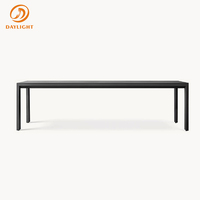 Ensemble de salle à manger d'extérieur en aluminium brun foncé, table rectangulaire de patio avec pieds carrés, mobilier de jardin moderne pour villa, terrasse, bord de piscine
