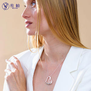 Collier personnalisé avec pendentif en forme de cœur, gravure de nom sur perle, cadeau de Noël pour elle, dropshipping Shopify POD. - Product Image 3