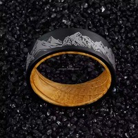 POYA 8mm Noir Plat Forêt Montagne Tungstène Hommes Anneau Whisky Baril Bois Incrustation Alliance Classique Cadeau De Fiançailles pour Hommes