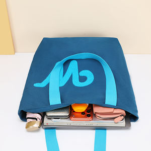 Sacs d'épicerie en toile personnalisés avec longue sangle, sac fourre-tout réutilisable avec poche et fermeture éclair, logo imprimé pour étudiants - Product Image 5