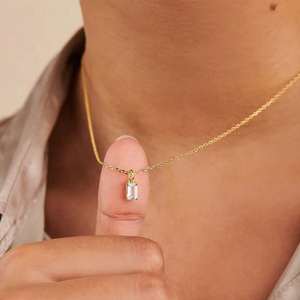 Nuevo Collar con Colgante de Circonita Cúbica con Corte Esmeralda, Chapado en Oro de 14K, Cadena de Acero Inoxidable, Unisex - Product Image 5