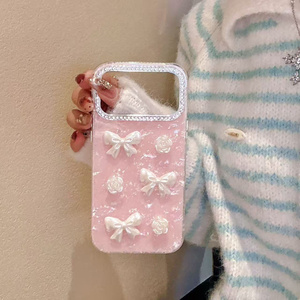 เคสโทรศัพท์ลายดอกไม้ไล่เฉดสี ประดับโบว์และเปลือกหอย สำหรับ iPhone 17 16 15 Pro Max ลายการ์ตูนเพชร ลายแมว KT  แบบมีเท็กซ์เจอร์  ฝาหลังเลเซอร์ รุ่นใหม่ - Product Image 4