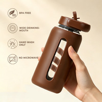 Gobelet en verre moderne et minimaliste de 800 ml avec paille, couvercle, échelle de mesure, manchon en silicone portable résistant à la chaleur, couleur unie, unisexe