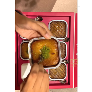 Boîtes à dessert carrées à 4 compartiments, boîte à dessert pour partage de desserts lors de fêtes, contient une boîte à dessert de luxe personnalisée avec impression arabe Qushta pour emporter - Product Image 1