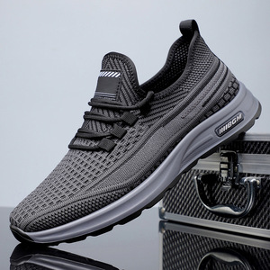 Chaussures de course respirantes en mesh gris foncé pour hommes, semelle souple légère, chaussures de sport décontractées confortables à enfiler pour un usage quotidien - Product Image 1