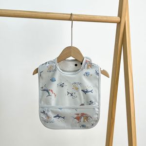 PU Animal Patrón Botón Cierre Bebé Babero impermeable Ecológico Suave Fácil de limpiar Resbaladizo Bolsillo Bebés Niños pequeños de una sola capa - Product Image 2
