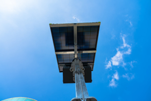 Torre de CCTV Solar Portátil con Mástil Telescópico de 4.5m, Resistente al Agua IP65, para Seguridad en Obras al Aire Libre - Product Image 3