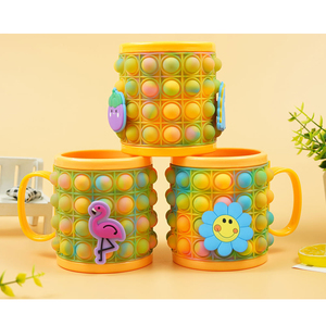 2023 nouveau mignon chat enfants boire tasse silicone push bulle itting popper tasse <span class=keywords><strong>pop</strong></span> fidget bouteilles d'eau avec support de poignée - Product Image 1