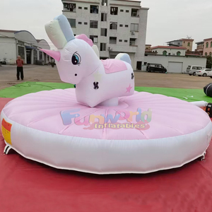 Toro mecánico inflable interactivo para niños, ideal para fiestas y eventos al aire libre. - Product Image 4