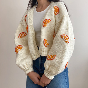 Suéter cárdigan de ganchillo recortado de invierno de gran tamaño hecho <span class=keywords><strong>a</strong></span> mano para mujer de punto grueso <span class=keywords><strong>con</strong></span> <span class=keywords><strong>flores</strong></span> de talla grande - Product Image 2
