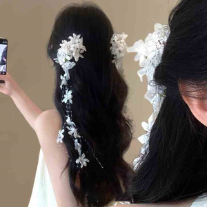 Élégante grappe de fleurs artificielles pour cheveux, accessoires de mariée pour coiffures chignon, pinces à cheveux pour usage quotidien et vacances à la plage - Product Image 1