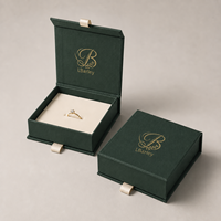 Boîte à bijoux de luxe LBarley avec logo personnalisé et insert en velours pour l'emballage de bagues et de boucles d'oreilles