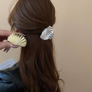 Pinza de Pelo Creativa con Diseño de Concha Brillante, Pinza de Pelo Tipo Tiburón para la Parte Trasera de la Cabeza, Accesorio de Pelo Único y de Alta Gama para Mujer - Product Image 4