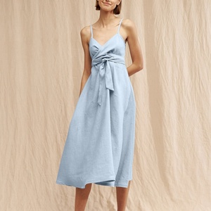 ชุดเดรสผ้าลินินสำหรับผู้หญิง สไตล์ลำลอง คอวี เซ็กซี่ ไร้แขน เปิดหลัง สายคล้องไหล่ เหมาะสำหรับใส่ในช่วงวันหยุดฤดูร้อน - Product Image 1