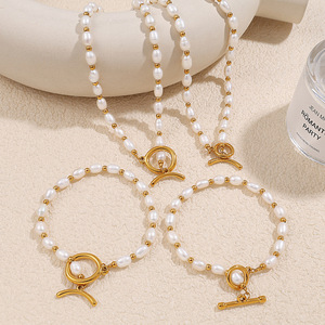 Ensemble collier et bracelet en perles d'eau douce, plaqué or 18 carats, acier inoxydable, bijoux de fête pour femmes, design irrégulier - Product Image 2