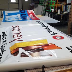 批发促销 PVC 柔性乙烯基帆布 UV 数码印刷定制广告户外旗帜横幅 - Product Image 5