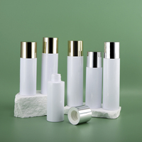 SHUNXU gros bouteille en plastique cosmétique avec estampage ruban/bouchon en or 100/120/150ml bouteille en plastique de pulvérisation d'eau de luxe