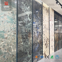 Dalle de pierre frittée sur mesure 12 mm Cloud Peak veinée 1200x2600 mm, finition brillante, veinures assorties pour la conception de marches d'escalier