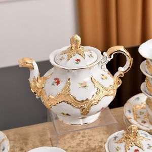 Vajilla Comercial de Porcelana China con Baño de Oro Rojo, Estilo Europeo, con Diseño de Patrón Alegre y Festivo para Restaurantes - Product Image 6