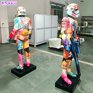 Sculpture de Stormtrooper de <span class=keywords><strong>Star</strong></span> <span class=keywords><strong>Wars</strong></span> grandeur nature en fibre de <span class=keywords><strong>verre</strong></span>, figurine graffiti pour la décoration de cinéma, centre commercial, magasin - Product Image 3