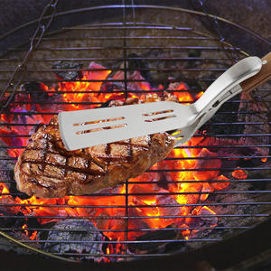 Spatule de barbecue multifonctionnelle avec manche en bois, parfaite pour les grils et les brochettes de barbecue, pour le camping et les pique-niques - Product Image 4