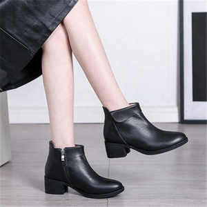 Bottines Chelsea en cuir de vache véritable pour femmes, doublées de polaire, avec fermeture éclair, semelle souple et confortable, talon épais, automne/hiver, pour femmes d'âge moyen - Product Image 2