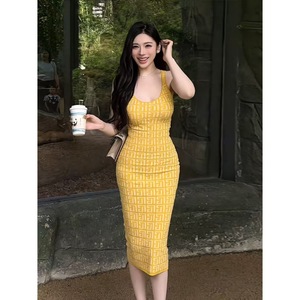 เดรสสีเหลืองทรงเข้ารูป ฟรีไซส์ ทรงสลิมฟิต ชุดลำลองฤดูร้อน พร้อมป้าย - Product Image 1