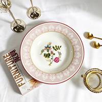 Service de table élégant en porcelaine fine à motifs floraux, assiettes en céramique rose à bord doré, parfait pour les cadeaux de mariage, le thé de l'après-midi et les banquets